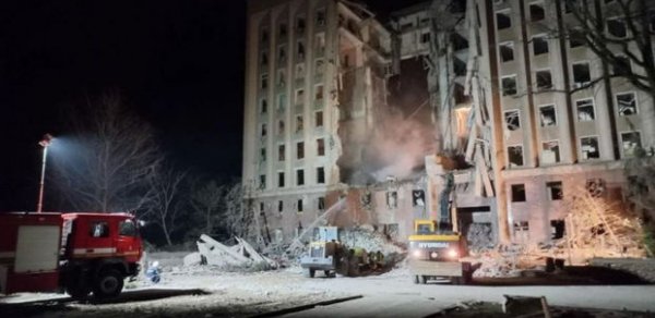 Nikolayevin meri: Şəhər kasset bombalarla atəşə tutulub, 10 mülki şəxs həlak olub