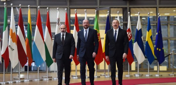 Çin XİN: "Azərbaycanla Ermənistan arasında danışıqları alqışlayırıq"