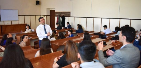 Əhməd İsmayılovla BDU-nun Jurnalistika fakültəsinin tələbələri arasında görüş keçirilib - FOTO