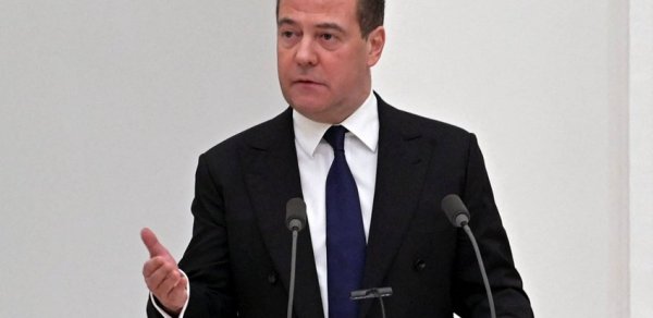 Medvedev: “Starlink”in məhv edilməsi xahişi varsa, nəzərdən keçirərik”
