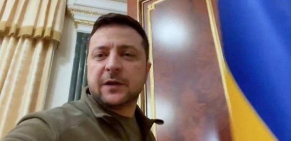 Dünya Zelenskinin bu görüntüsündən danışır - İçkili olub? - VİDEO