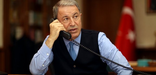 Hulusi Akar ukraynalı həmkarı ilə telefonda danışdı