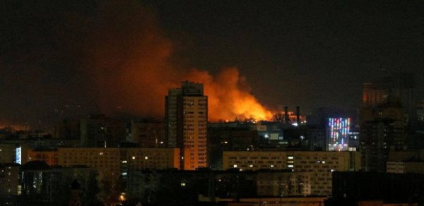 Kiyevdə yaşayış binası raket atəşinə tutuldu: Yaralılar var