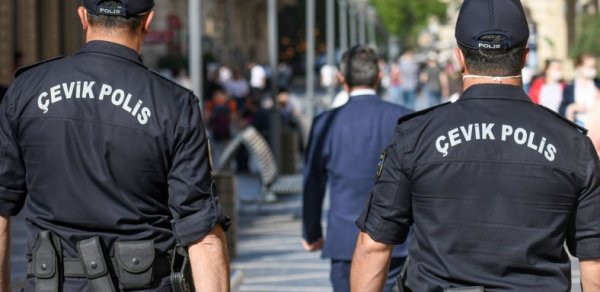 Bakıda insident: Polis kafedə qadına silahla hücum edən şəxsə atəş açdı