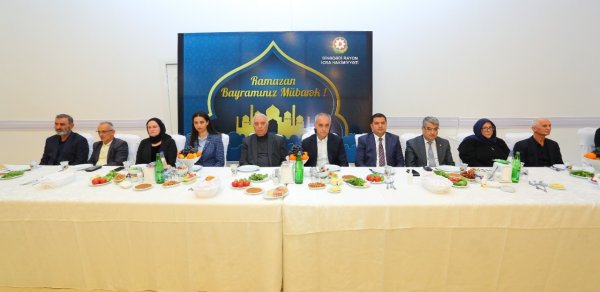 Binəqədi rayonunda iftar süfrəsi açıldı - FOTOLAR