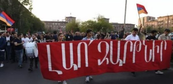 Ermənistanda Paşinyana qarşı etirazlar: Müxalifət liderinin yaxın adamı saxlanıldı