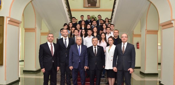 Gənclər Fondunun təşkilatçılığı ilə “Azərbaycan gəncləri Heydər Əliyev yolunda” mövzusunda seminar keçirilib