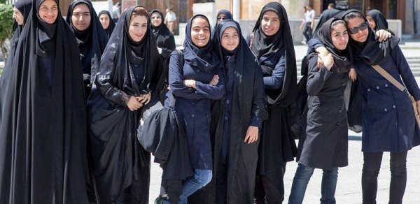 İranda epilyasiya və dırnaq qaynağı qadağan edildi