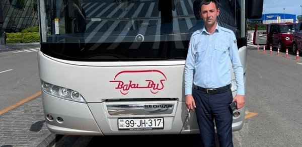 Bakıda maraqlı hadisə: sürücü avtobusda tapdığı 20 min dolları sahibinə qaytardı