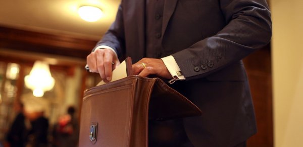 Azərbaycanda vəzifəli şəxs cəzalandırıldı