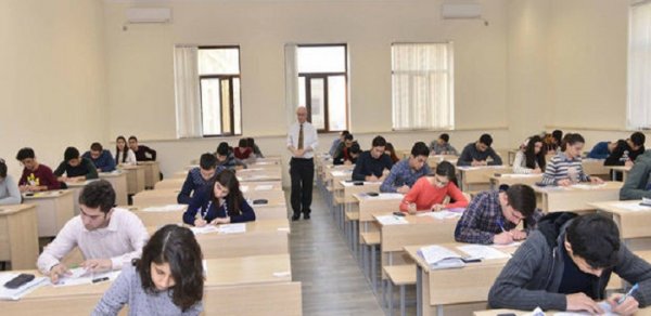 Kolleclərə qəbul imtahanı keçirildi