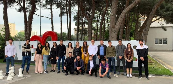 Baş redaktor “Mediada smartfon dövrü” mövzusunda təlim keçdi - FOTOLAR
