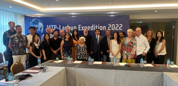 Hikmət Hacıyev Qarabağa səfər etmiş əcnəbi səyyahlarla görüşdü
