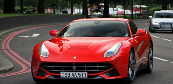 Bakıda AA seriyalı “Ferrari”nin sahibi cərimələndi