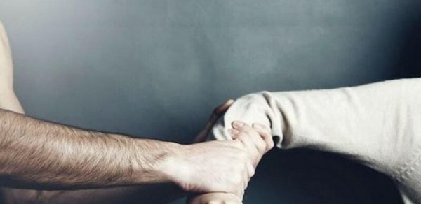 Tərtərdə 21 yaşlı qızı iki dəfə qaçırdılar: Anasının yanında döyüb, nömrəsiz maşınla aparıblar