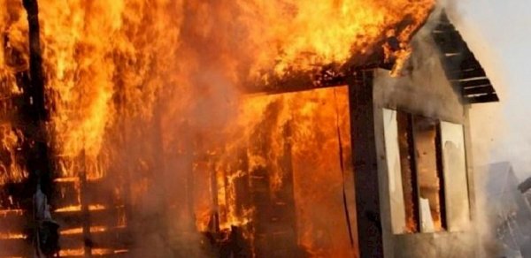 Bakıda ailə faciəsi: Bir yaşlı əkiz bacılar yanaraq öldülər