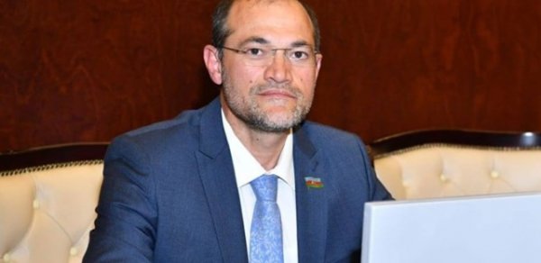 Ramazan bayramını təbrik edən deputat: Onu yazanda 39 dərəcə qızdırma içindəydim