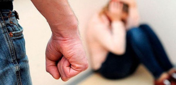 Əri tərəfindən döyüldükdən sonra “həkim çağırsan, səni tutacaqlar” deyib yatdı: Səhər öldüyü məlum oldu