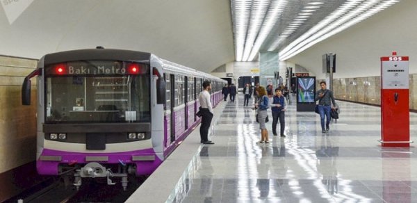 Metronun "Koroğlu" stansiyasında sərnişin sıxlığı yaranıb