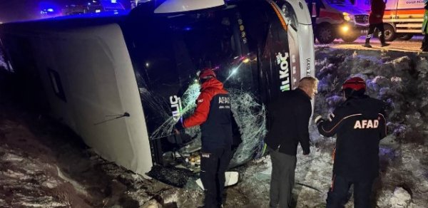 Türkiyədə sərnişin avtobusu aşdı - 20 yaralı