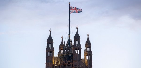 London miqrantların Balkan ölkələrinə göndərilməsi imkanlarını araşdırır