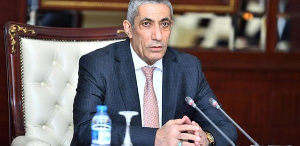 Aylar sonra yenidən Milli Məclisdə - Siyavuş Novruzov iclasa qatıldı 