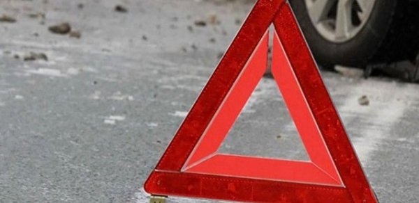 Ağsuda mikroavtobus qəzaya uğrayıb, bir neçə yaralı var