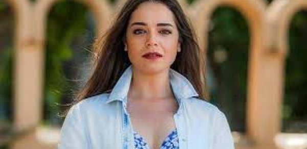 Məşhur aktrisa evlilik təklifinə "hə" dedi