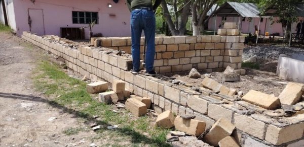 Ağcabədidə qanunsuz tikili sökülüb