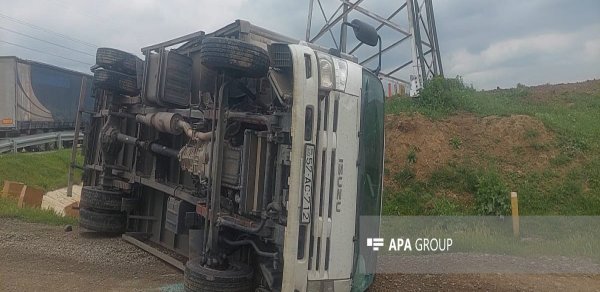 Ağstafada iki yük maşını toqquşub, xəsarət alan var