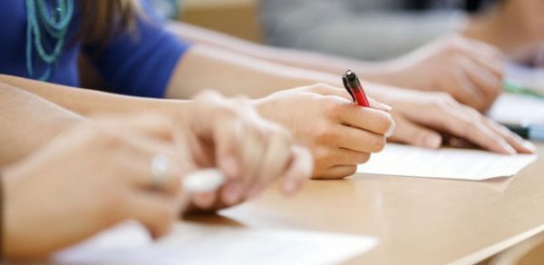 İmtahanda bir nəfərdə “ağıllı” saat aşkarlandı