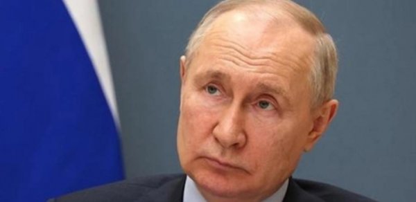 Putin həyatında ilk dəfə nə vaxt diz çökdüyünü açıqladı