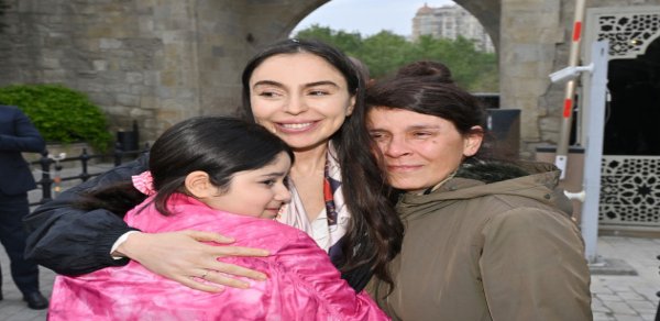 Leyla Əliyeva və Arzu Əliyeva Beynəlxalq Xalça Festivalını ziyarət ediblər - FOTOLAR