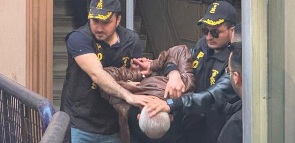 Özgür Özelə hücum edən şəxsin həbs müddəti uzadıldı