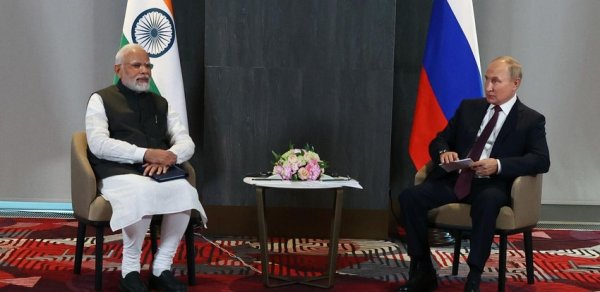 Putin və Modi Pahalqamdakı terror aktını müzakirə ediblər