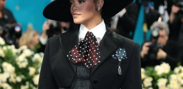 Rihanna növbəti dəfə ana olacaq