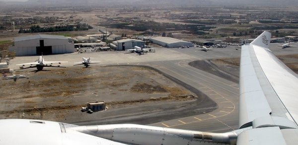 İsrail ordusu Sana aeroportunun dərhal təxliyə olunmasına çağırıb