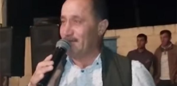 Gitara ifaçısı onunla toya getməyən müğənnini bıçaqladı