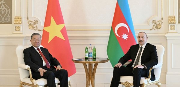 İlham Əliyevin Vyetnam KP MK Baş katibi ilə məhdud tərkibdə görüşü başlayıb