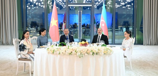 İlham Əliyevin adından Vyetnamlı Baş katibin şərəfinə dövlət ziyafəti verilib - FOTOLAR