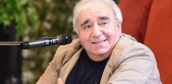 Ramiz Rövşənə prezidentin fərdi təqaüdü verildi