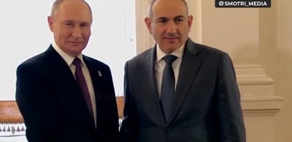 Putin Paşinyanı belə qarşıladı - VİDEO