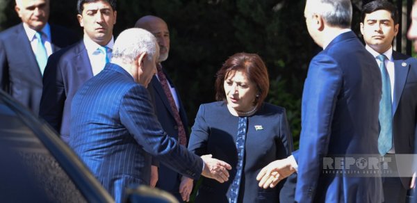 Dövlət və hökumət rəsmiləri Fəxri xiyabanı ziyarət ediblər