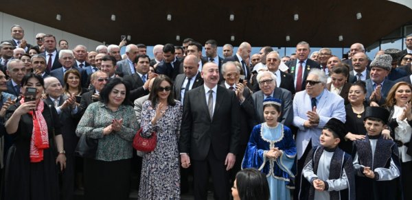 İlham Əliyevin sosial şəbəkə hesablarında Ağdam Muğam Mərkəzinin açılışından görüntülər paylaşıldı - VİDEO