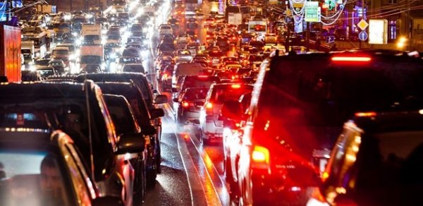 3 günlük istirahətdən sonra Bakının yollarında tıxac yaranıb - SİYAHI