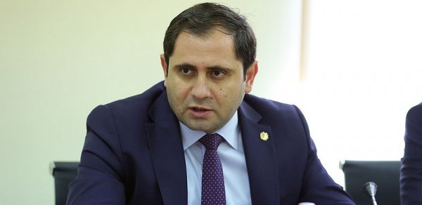 Ermənistanın müdafiə naziri Almaniyaya işgüzar səfərə yollanıb