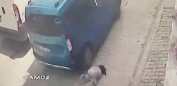 4 yaşlı uşaq oyun oynayarkən maşının altında qaldı