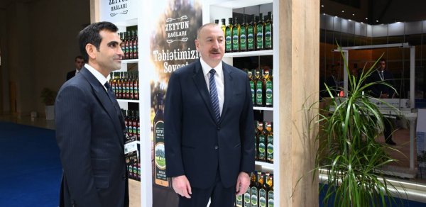 Ölkə başçısı “Azərsun Holdinq” stendini ziyarət edib - FOTOLAR