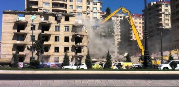 Bakıda bu ərazilərdəki qəzalı binalar söküləcək - VİDEO