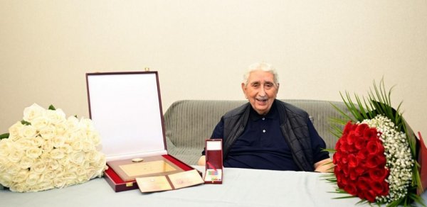 Arif Babayevə Heydər Əliyev Mükafatı təqdim olundu - FOTOLAR